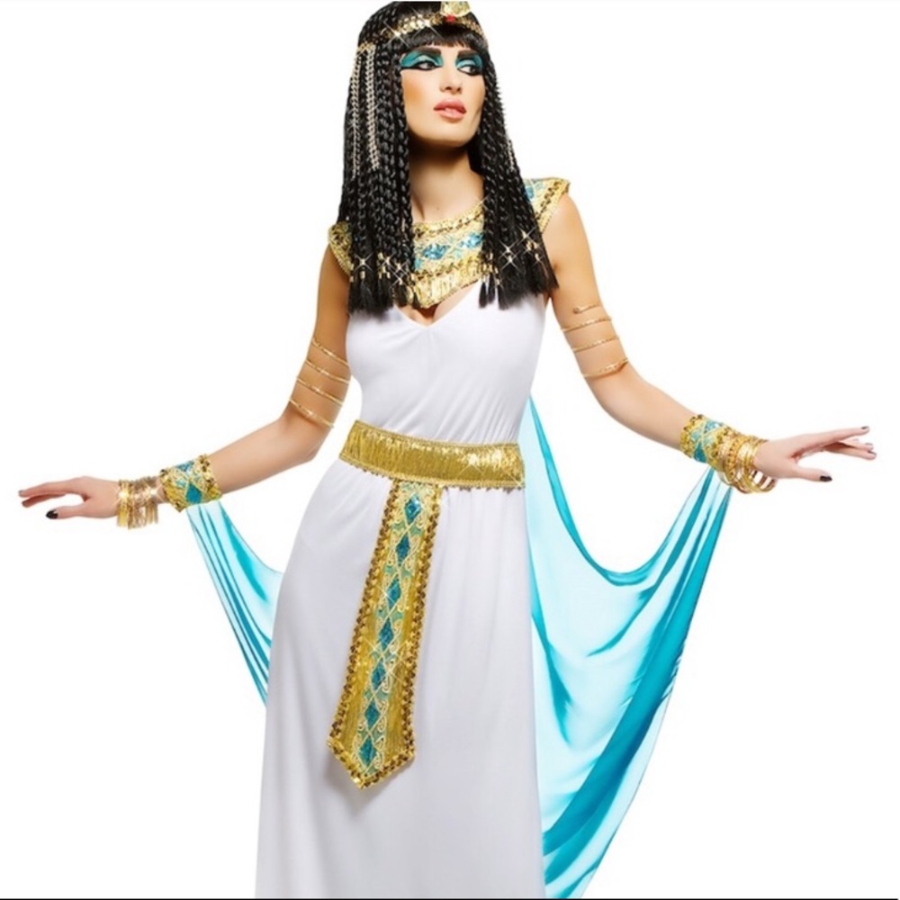 Halloween costumes cleopatra costume!!!  🐍